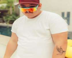 Yates is a tattoo lover and has one on his forearm.